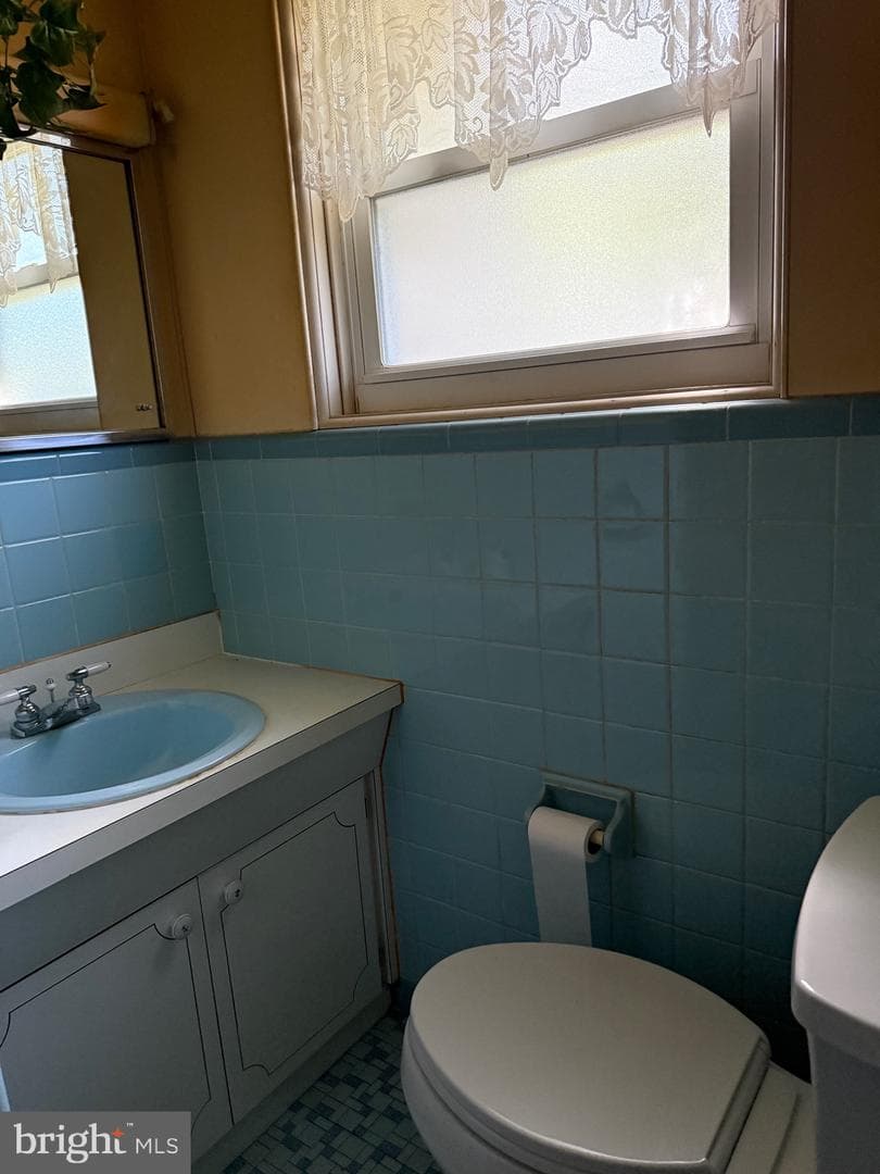 311 Unruh Avenue photo 11