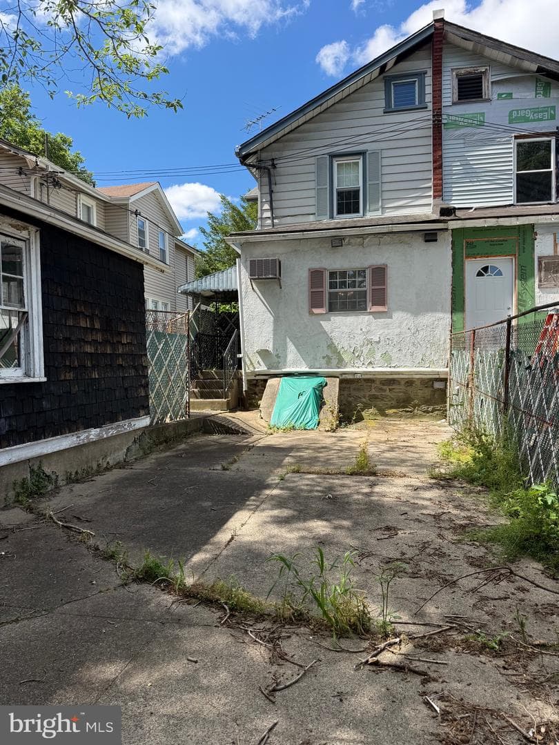 311 Unruh Avenue photo 3
