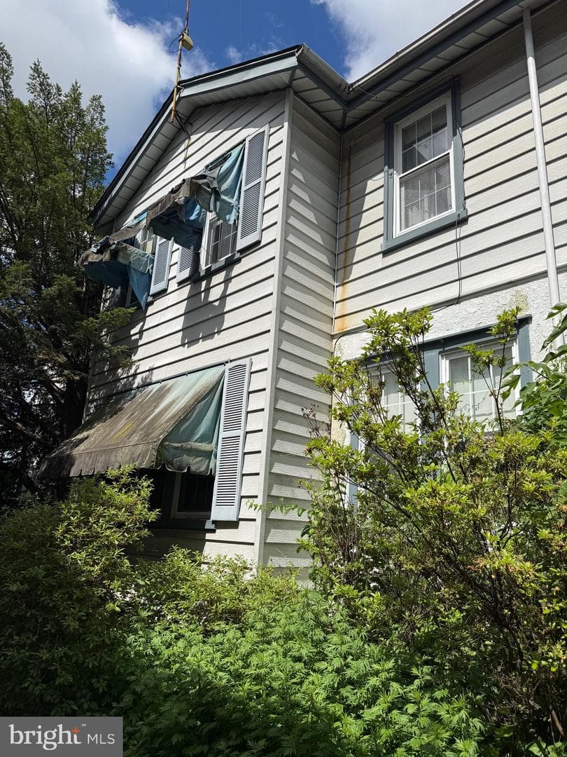 311 Unruh Avenue photo 5