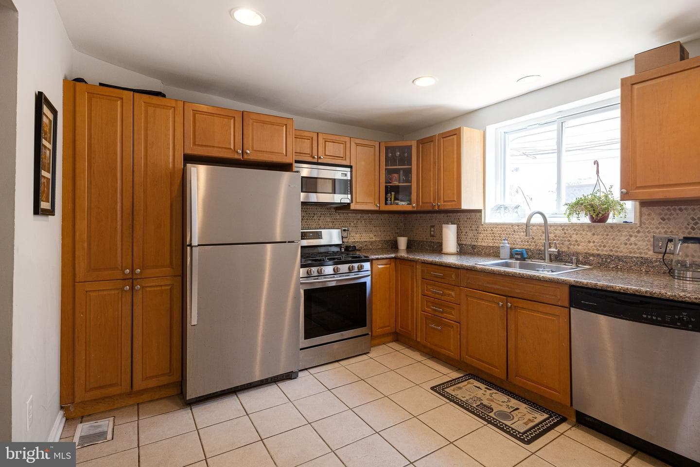 1024 Winton Street photo 11