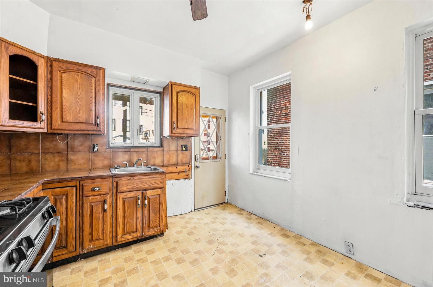 2417 E Cumberland Street photo 17