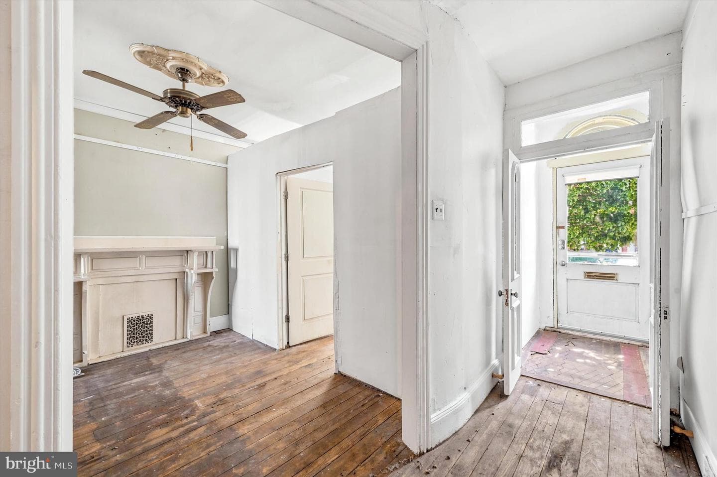 2417 E Cumberland Street photo 3
