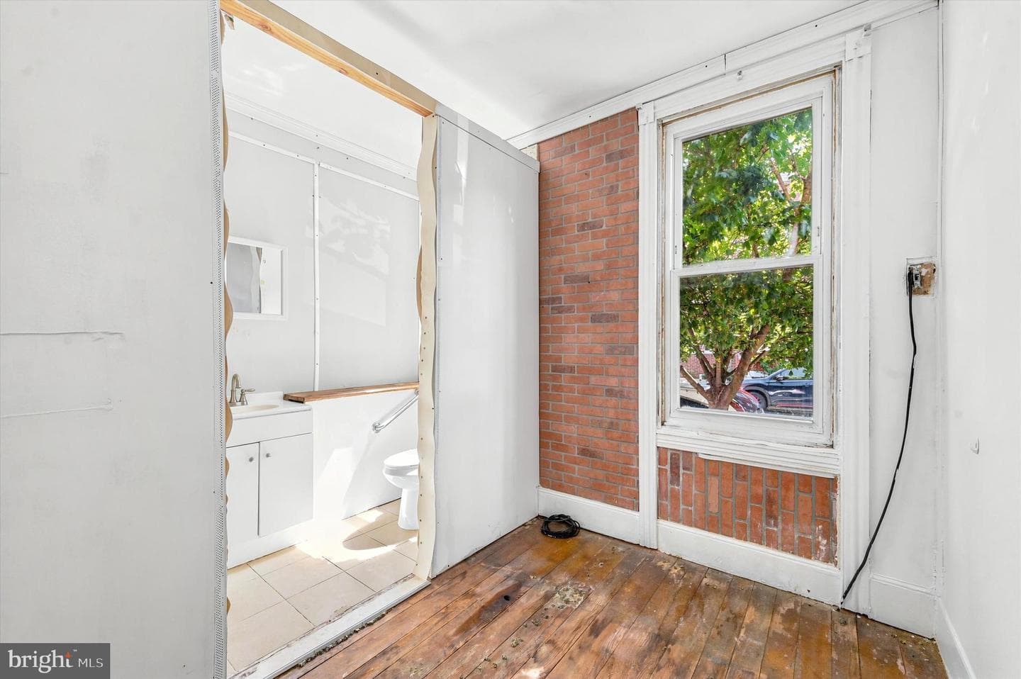 2417 E Cumberland Street photo 8