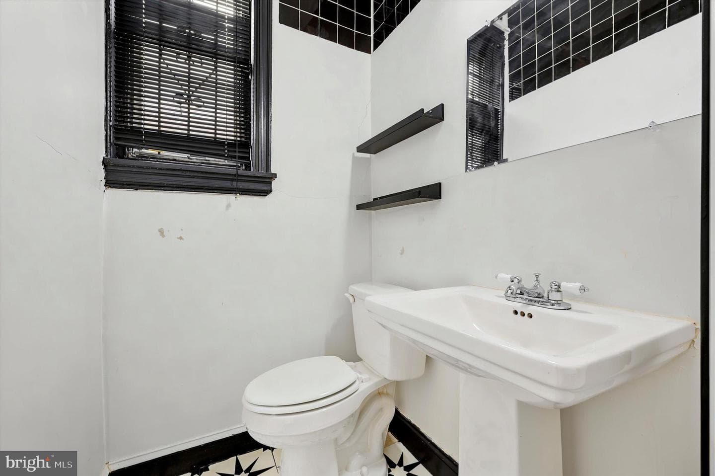 2431 W Norris Street photo 26