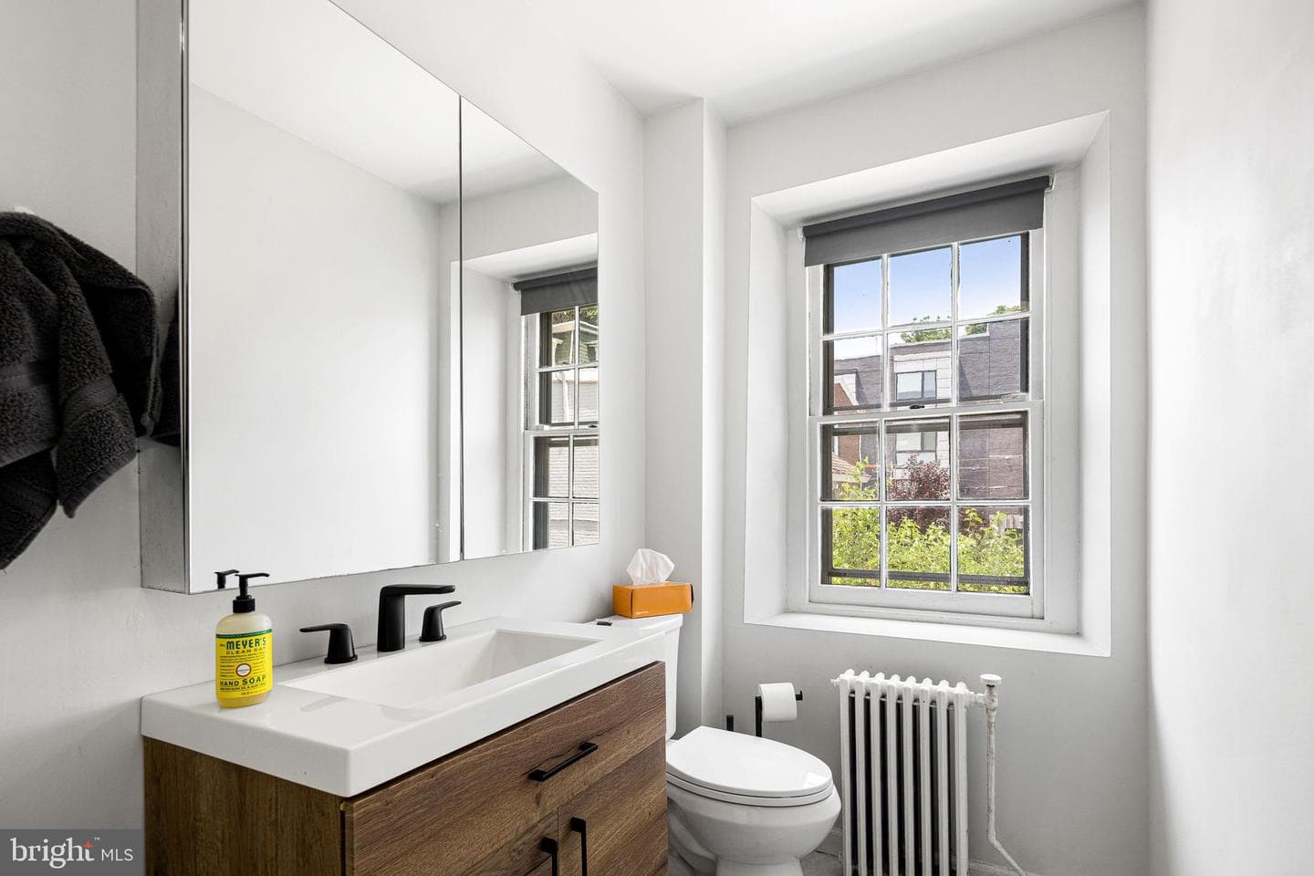 310 Carson Street photo 13