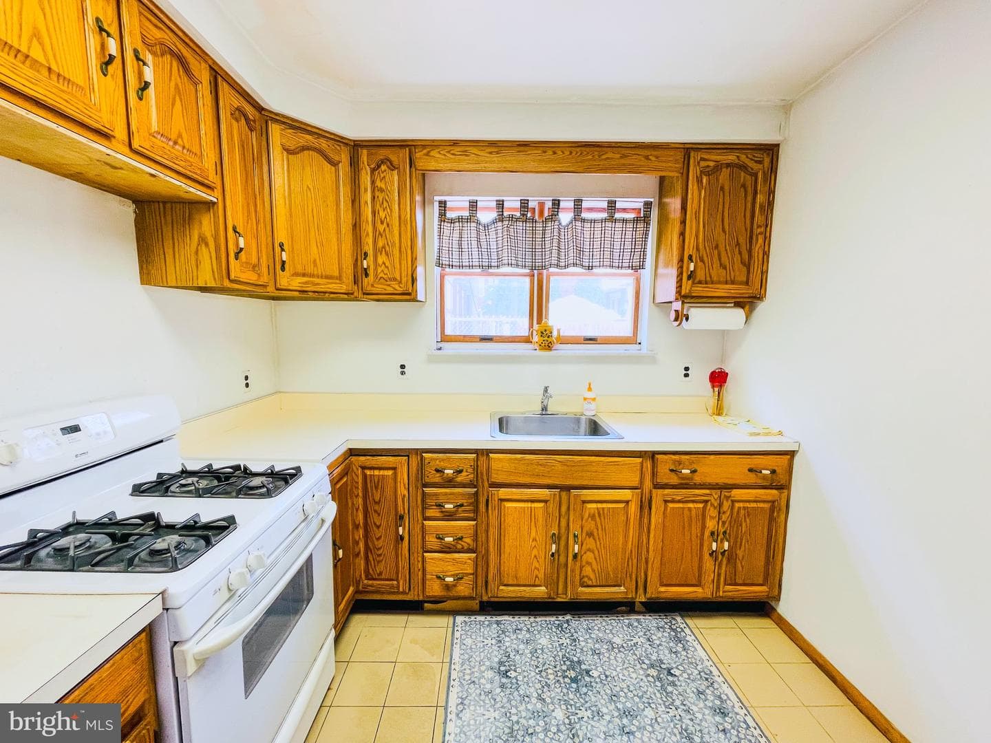 3234 E Thompson Street photo 10