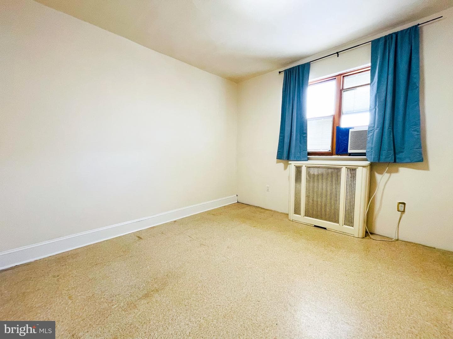 3234 E Thompson Street photo 17