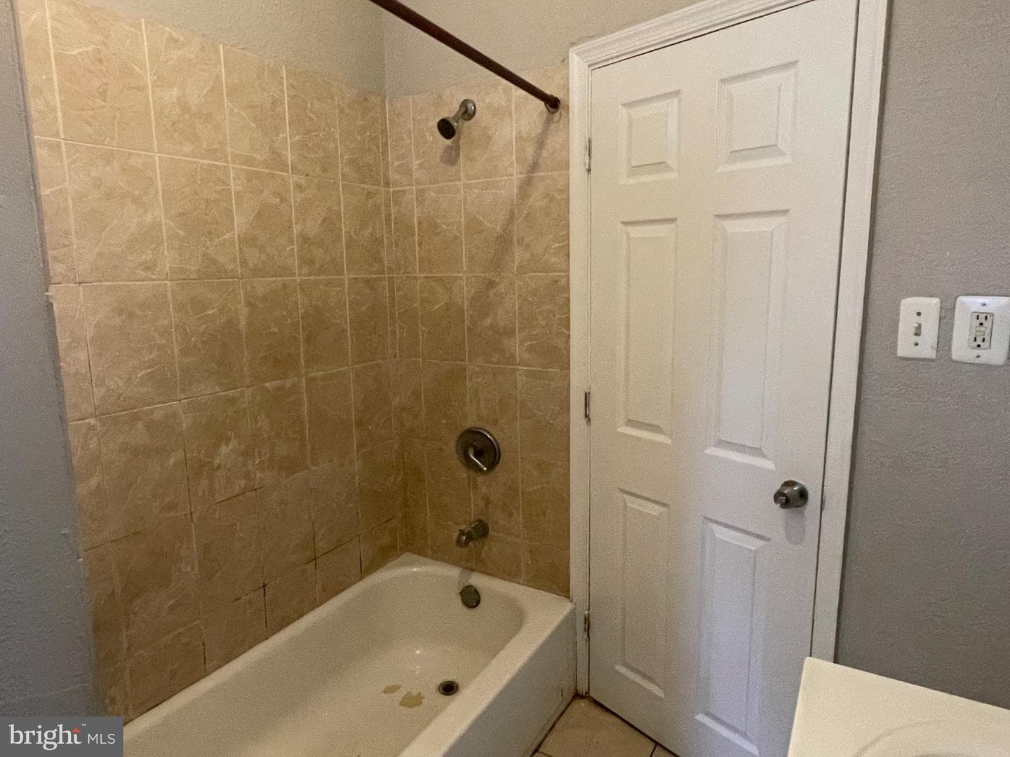 131 W Hansberry Street photo 20