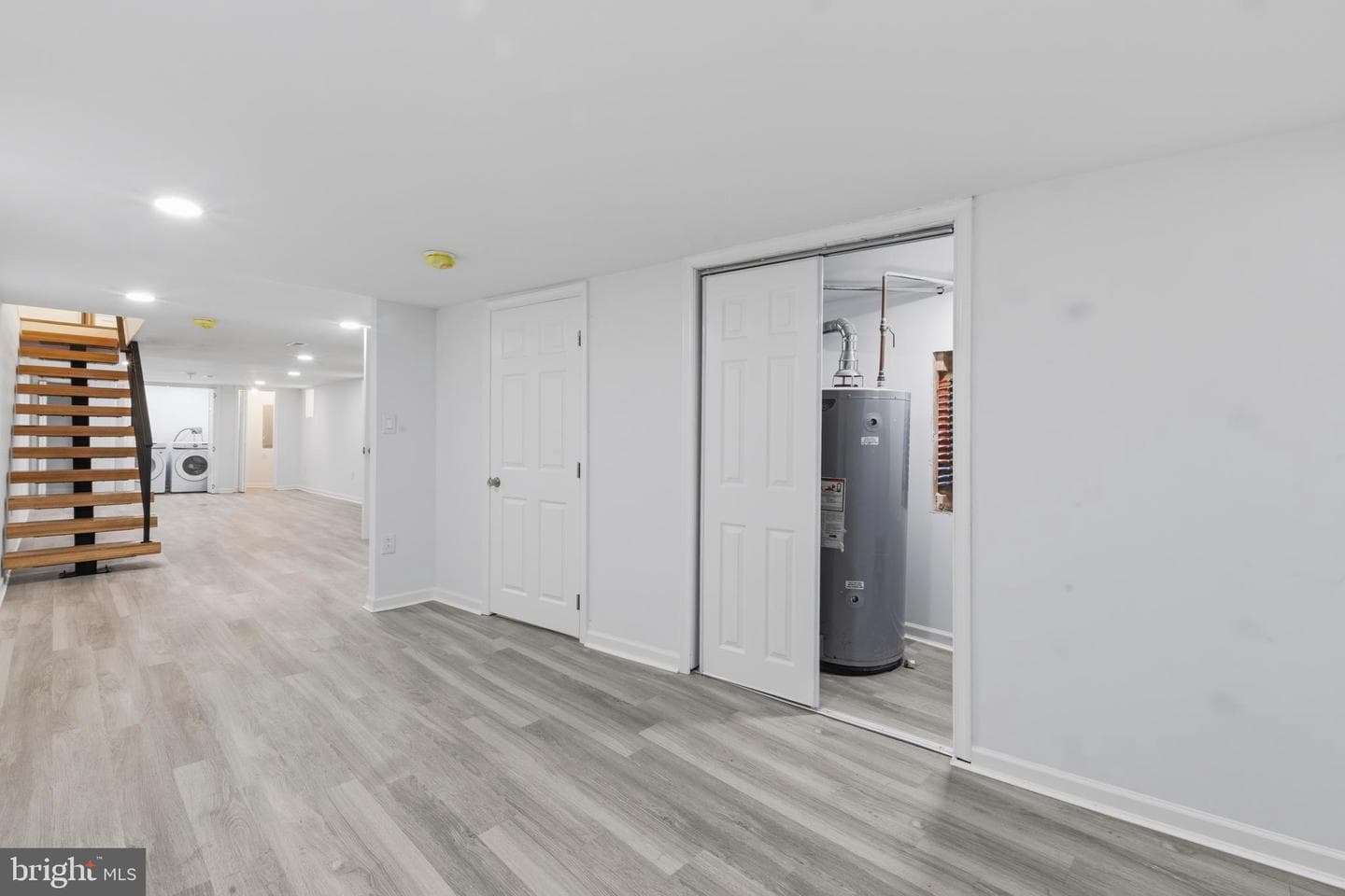 83 W Sharpnack Street photo 21