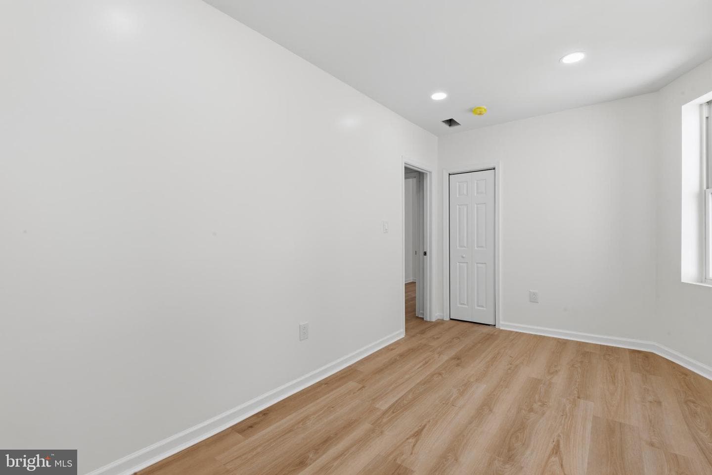 83 W Sharpnack Street photo 34