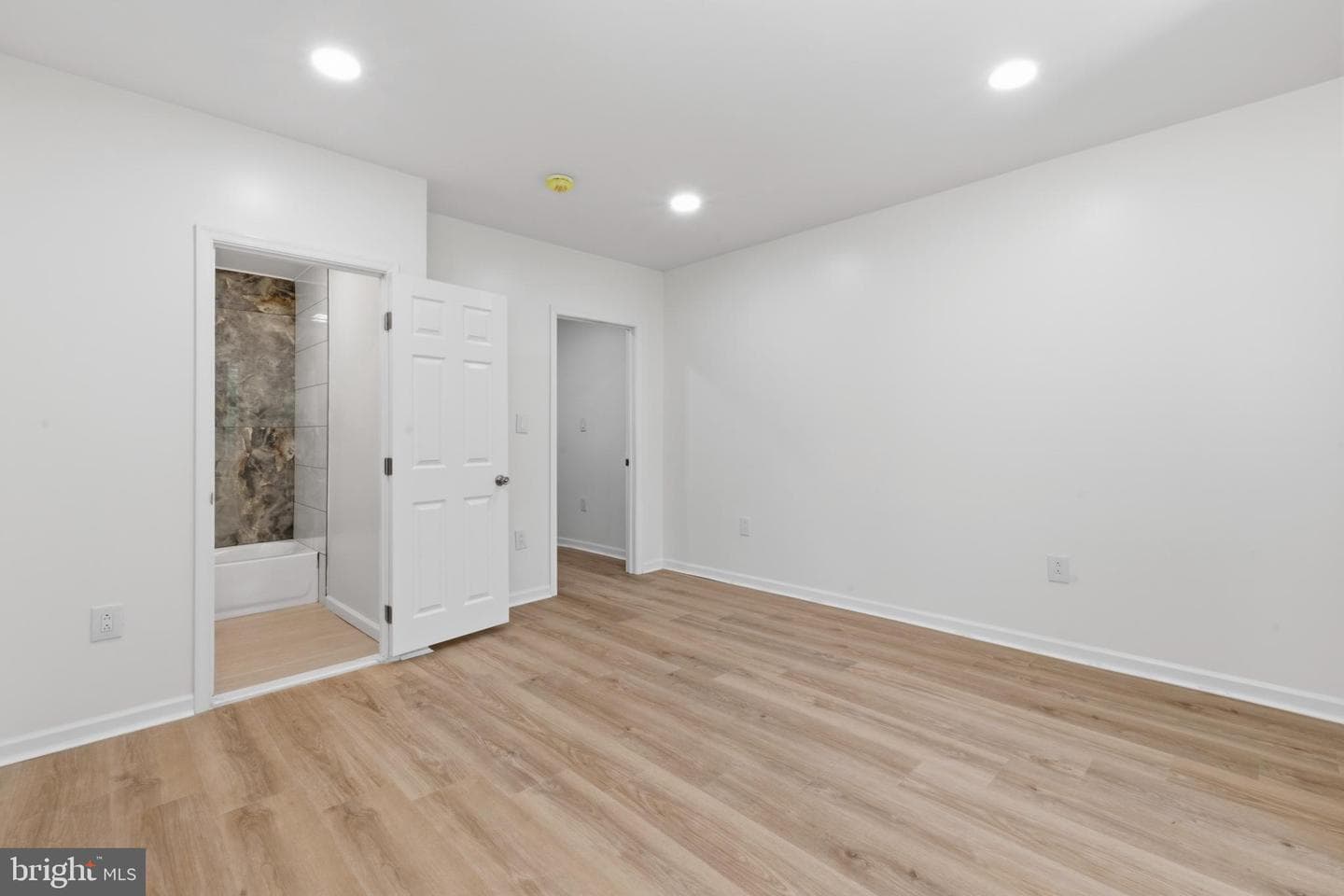 83 W Sharpnack Street photo 35