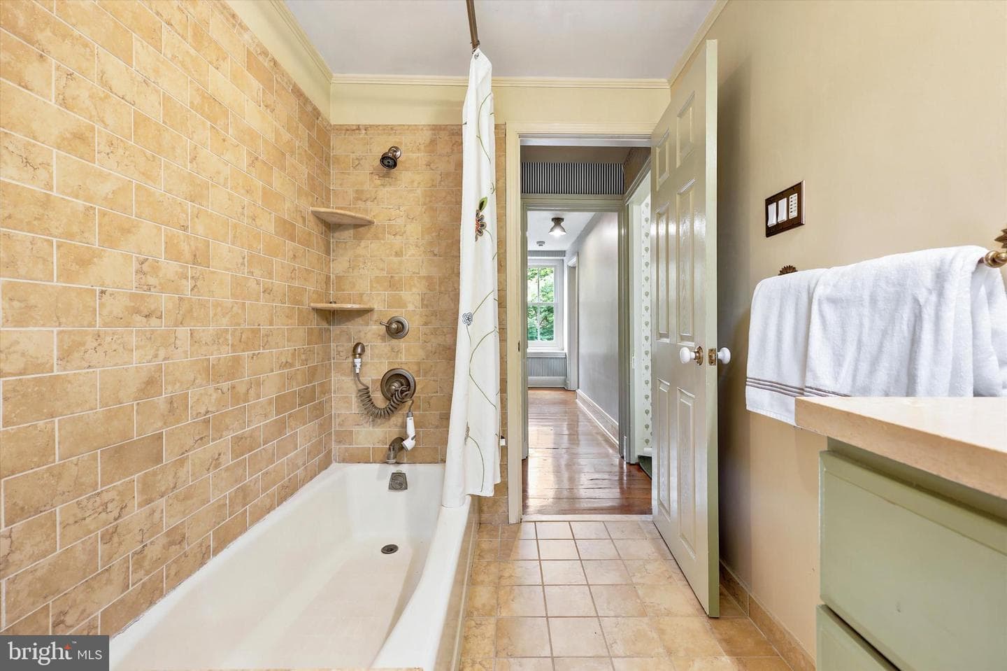 104 W Gravers Lane photo 18