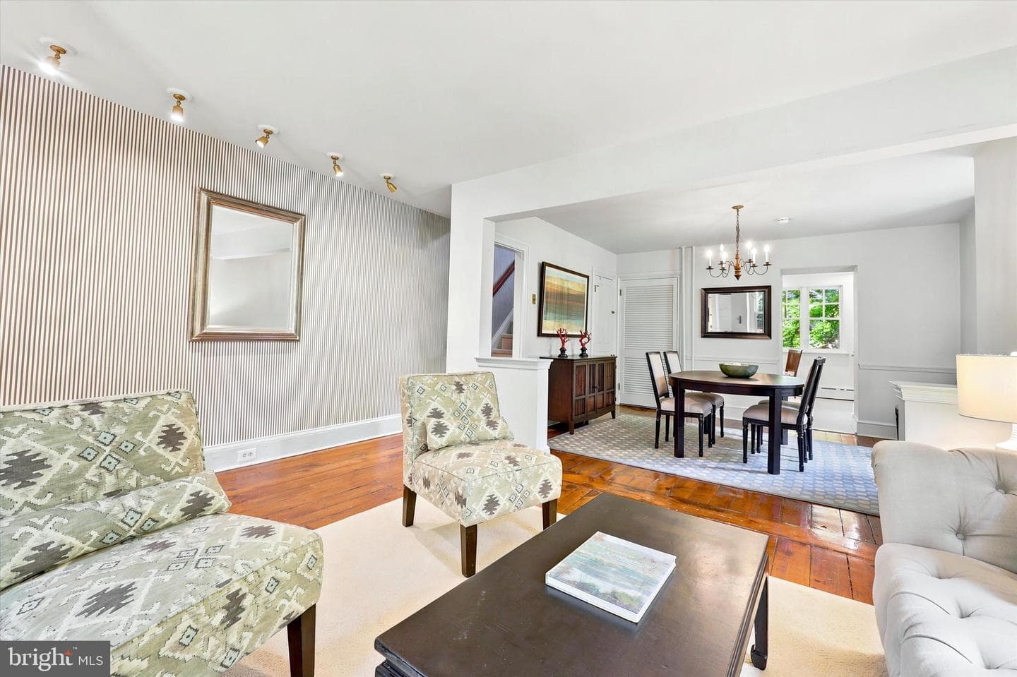 104 W Gravers Lane photo 4
