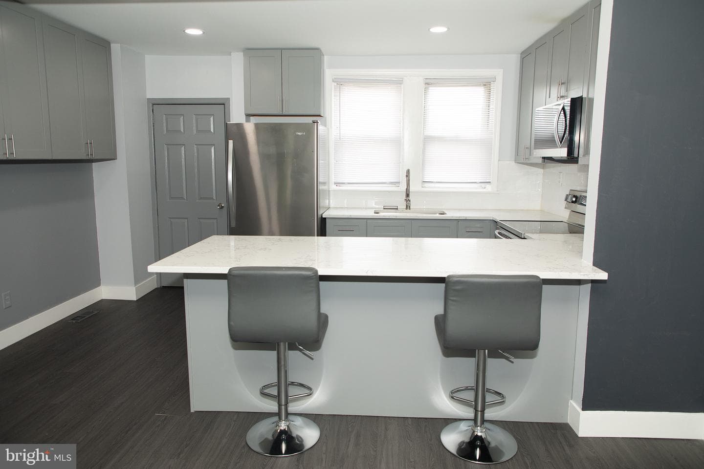 4209 Benner Street photo 6