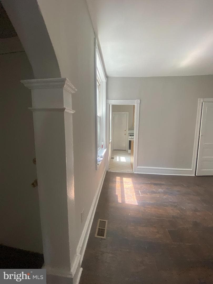 139 W Hansberry Street photo 12
