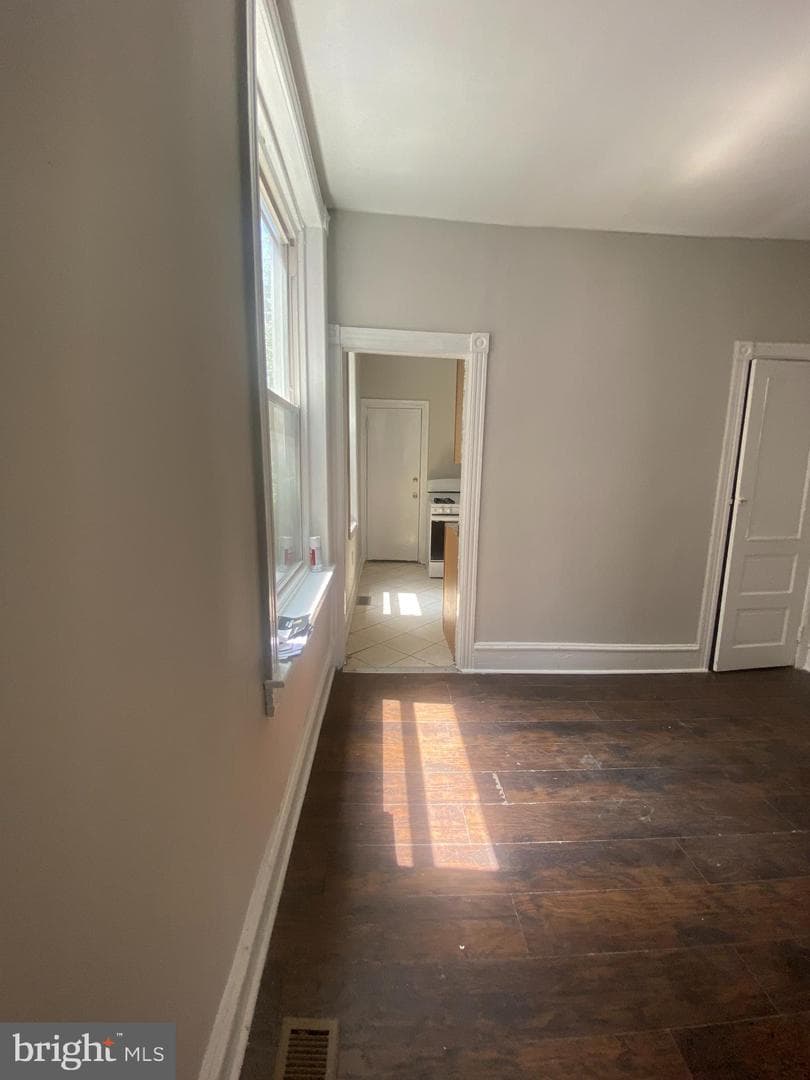 139 W Hansberry Street photo 16