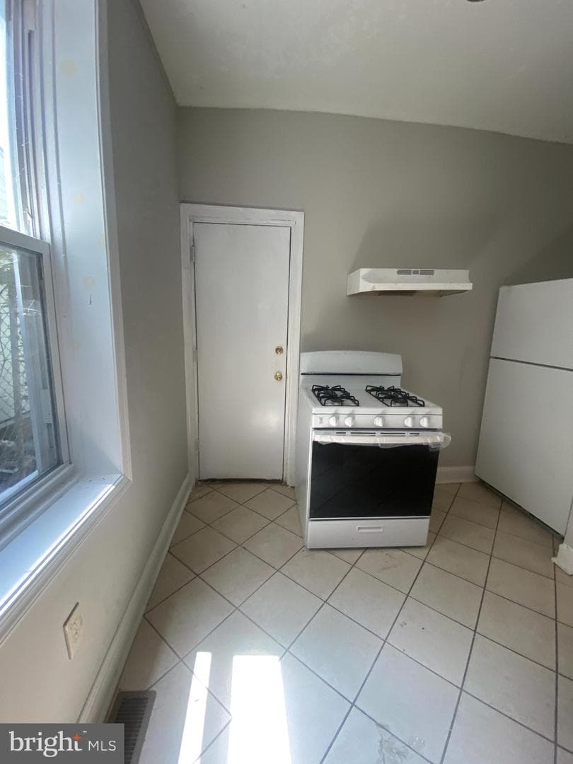 139 W Hansberry Street photo 19