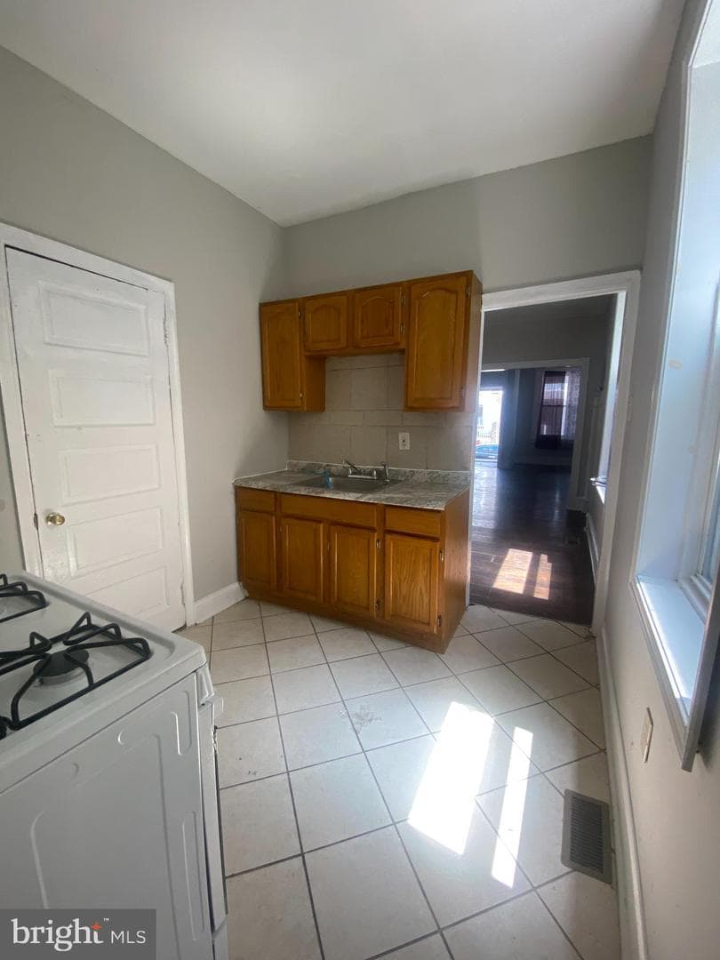 139 W Hansberry Street photo 20