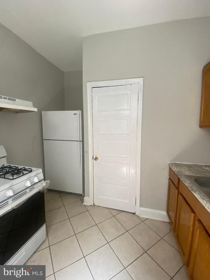 139 W Hansberry Street photo 22