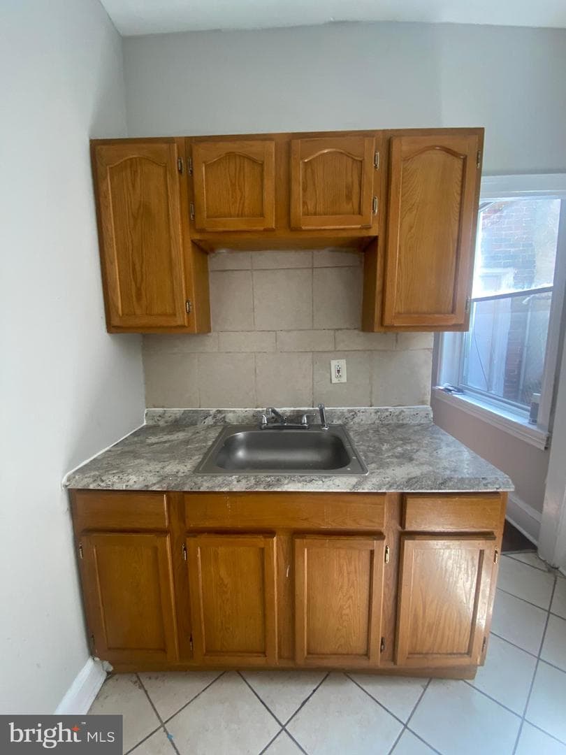 139 W Hansberry Street photo 23