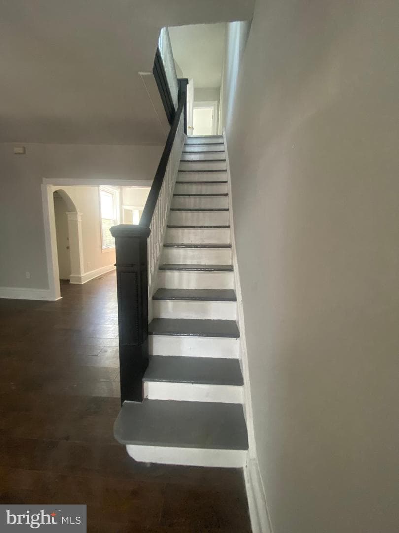 139 W Hansberry Street photo 25