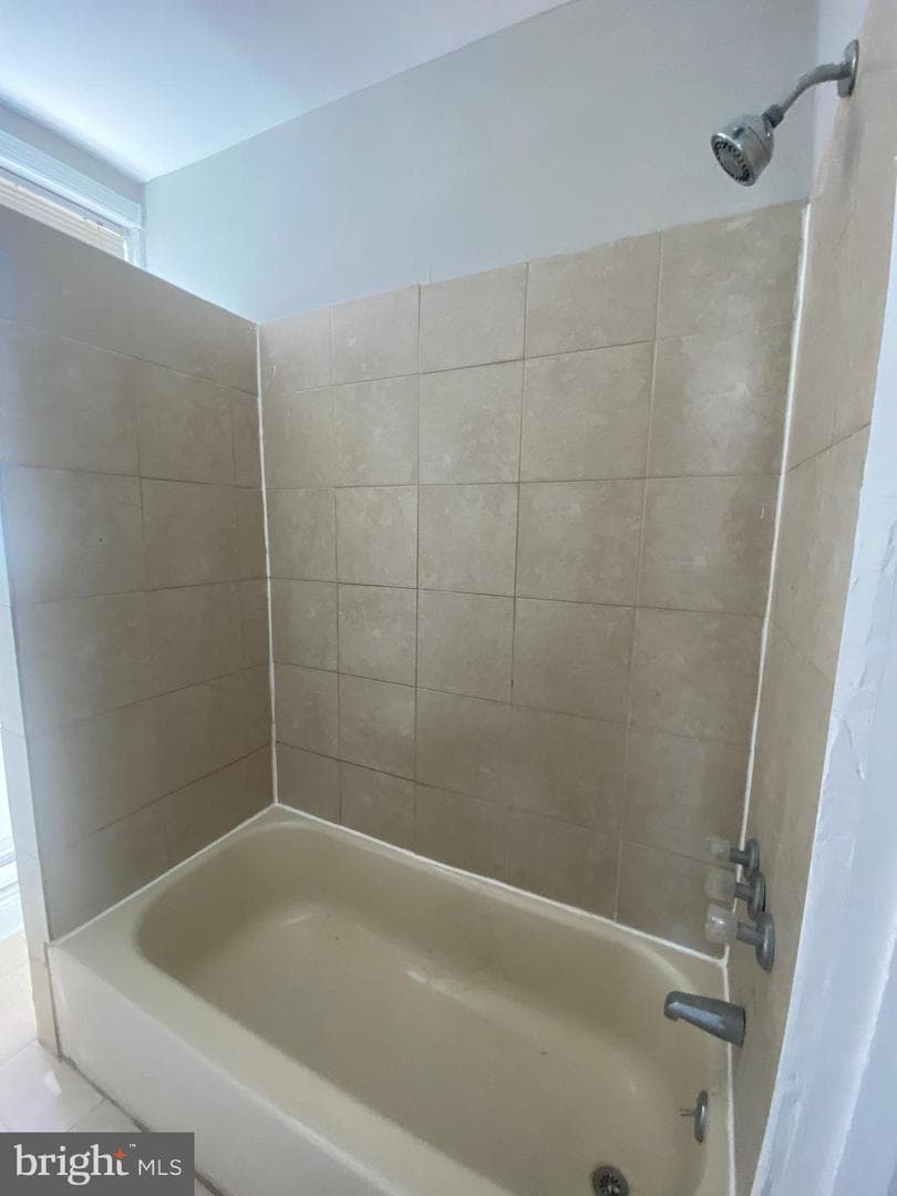 139 W Hansberry Street photo 37
