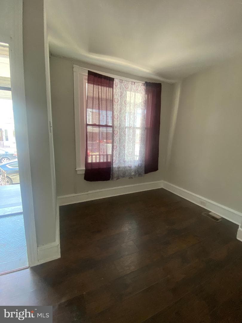 139 W Hansberry Street photo 7
