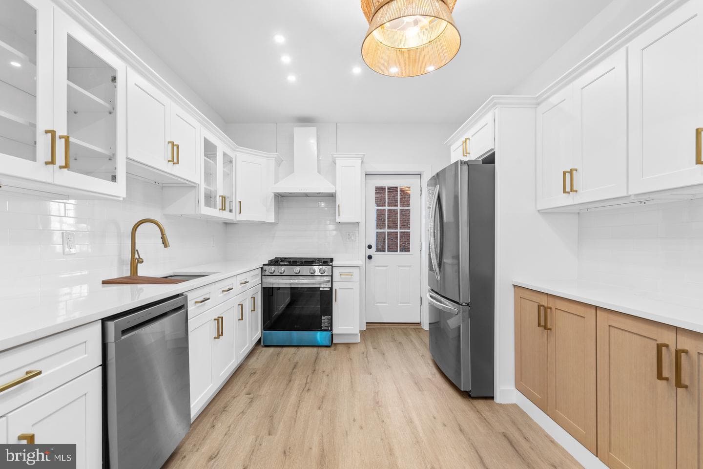 5541 Race Street photo 10
