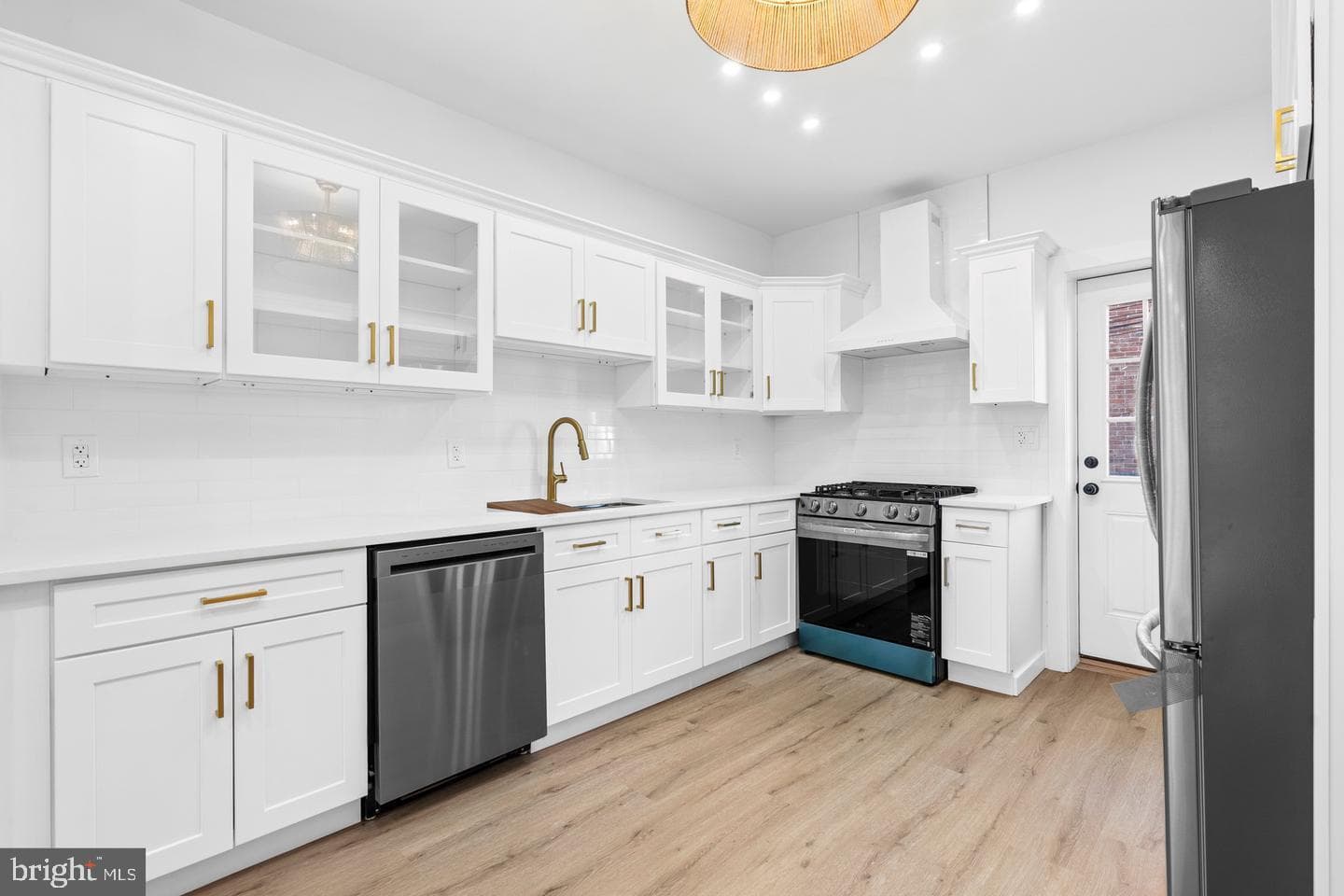 5541 Race Street photo 11