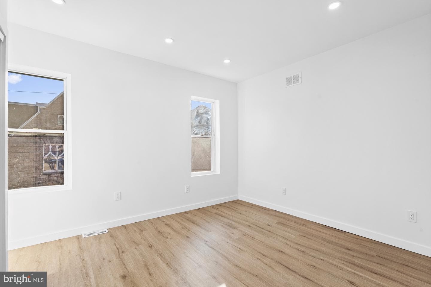 5541 Race Street photo 17