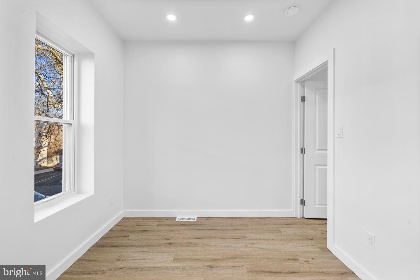 5541 Race Street photo 21