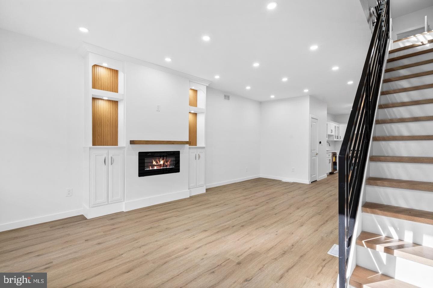 5541 Race Street photo 6