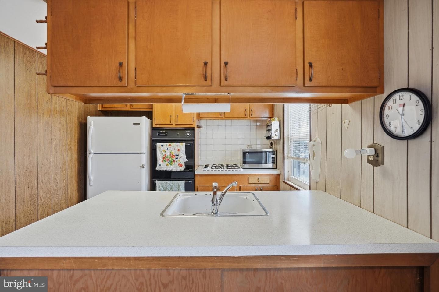 649 Lawler Street photo 10
