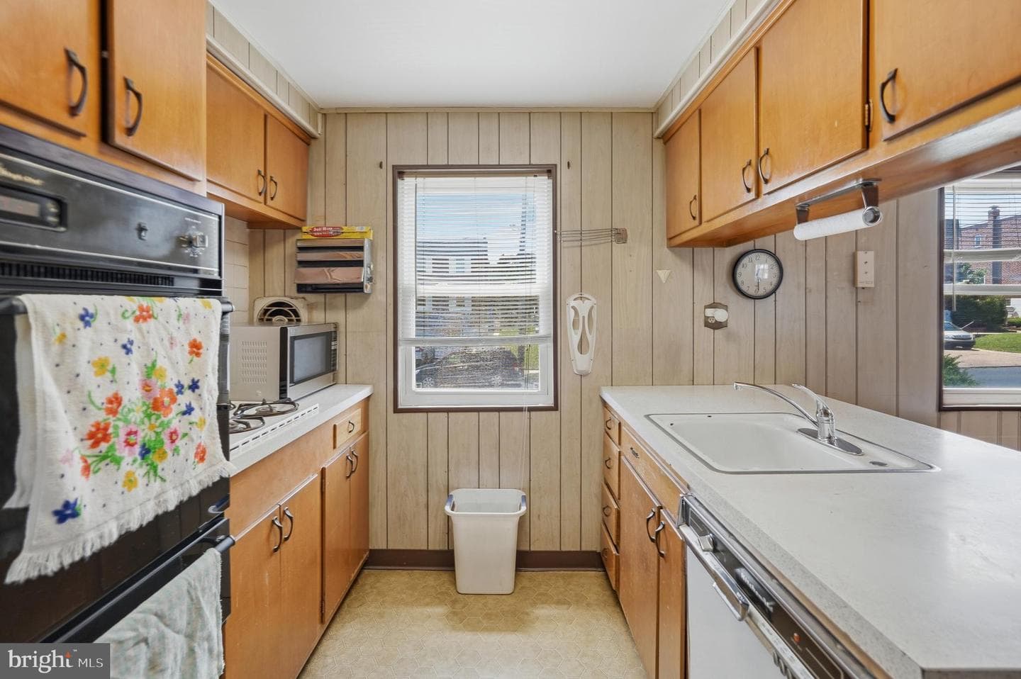 649 Lawler Street photo 12