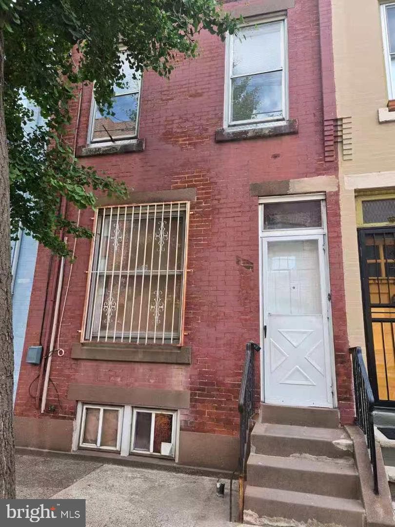1926 E Hazzard Street photo 1
