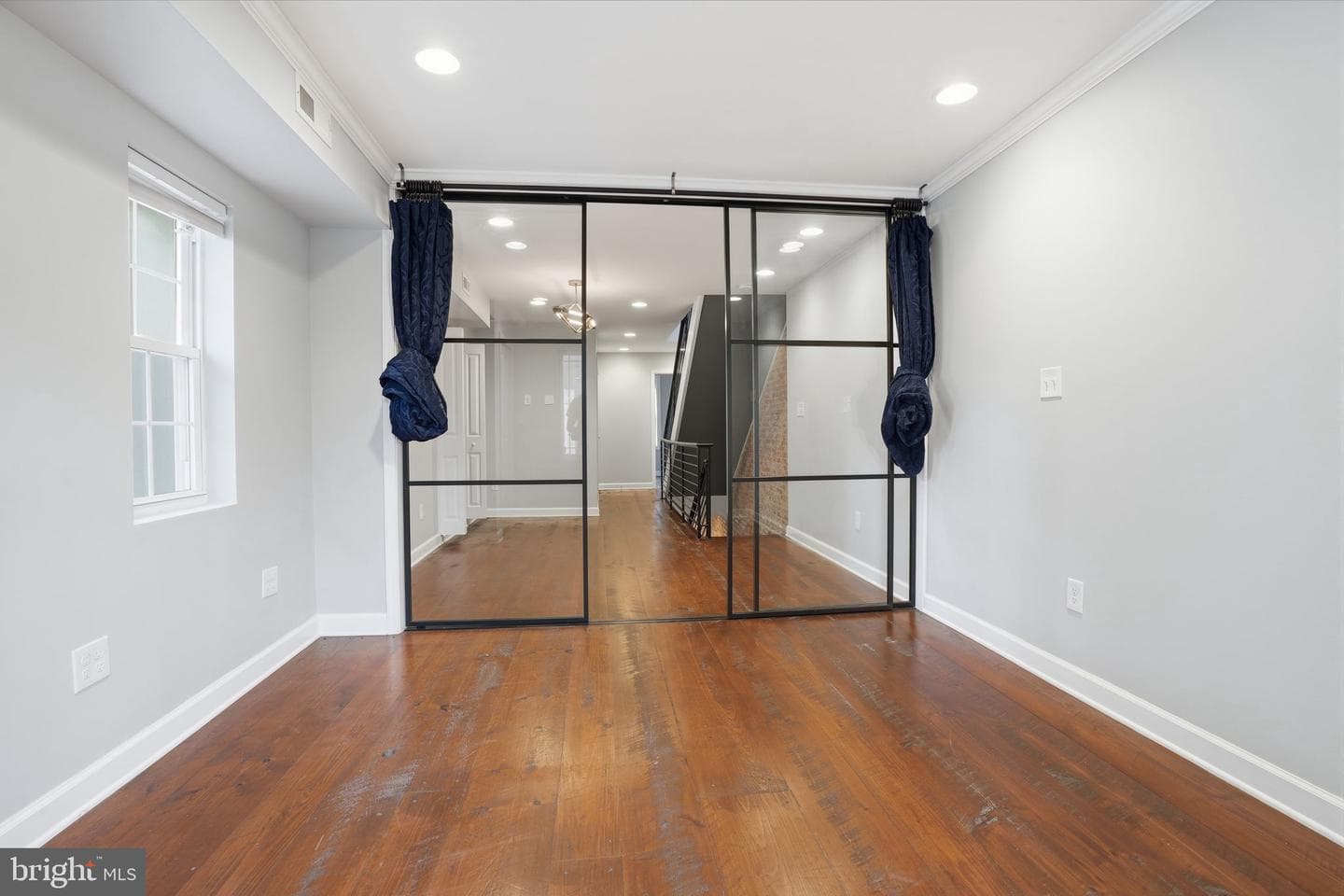 2407 Grays Ferry Avenue photo 16