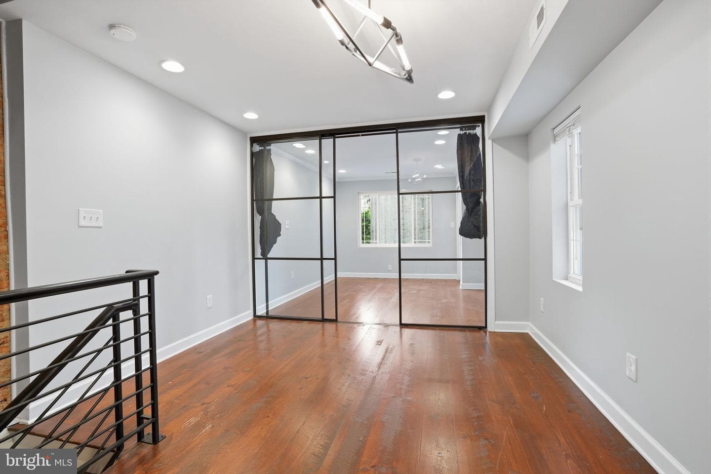2407 Grays Ferry Avenue photo 19