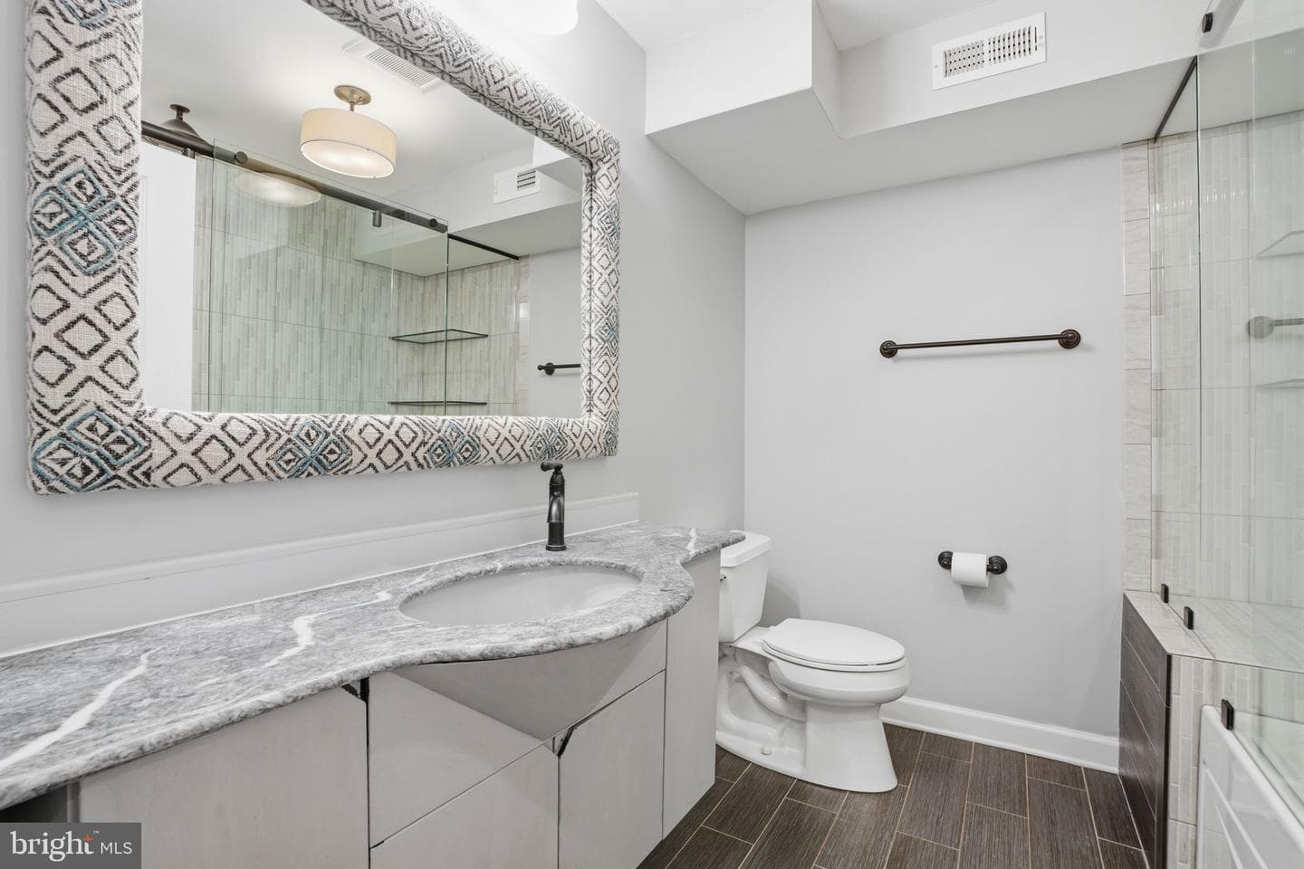 2407 Grays Ferry Avenue photo 20