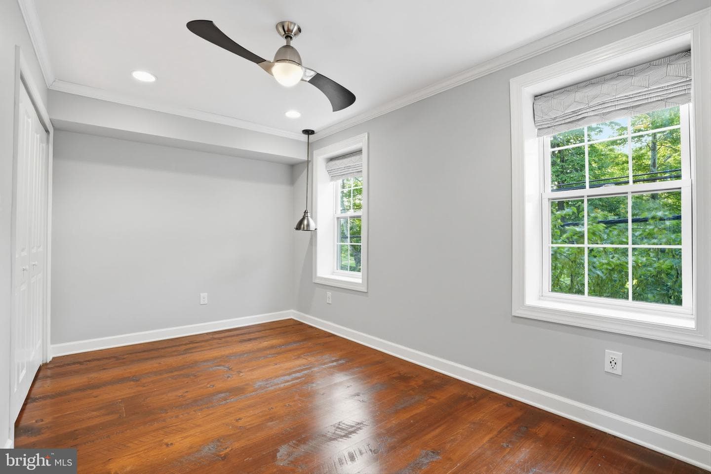 2407 Grays Ferry Avenue photo 23