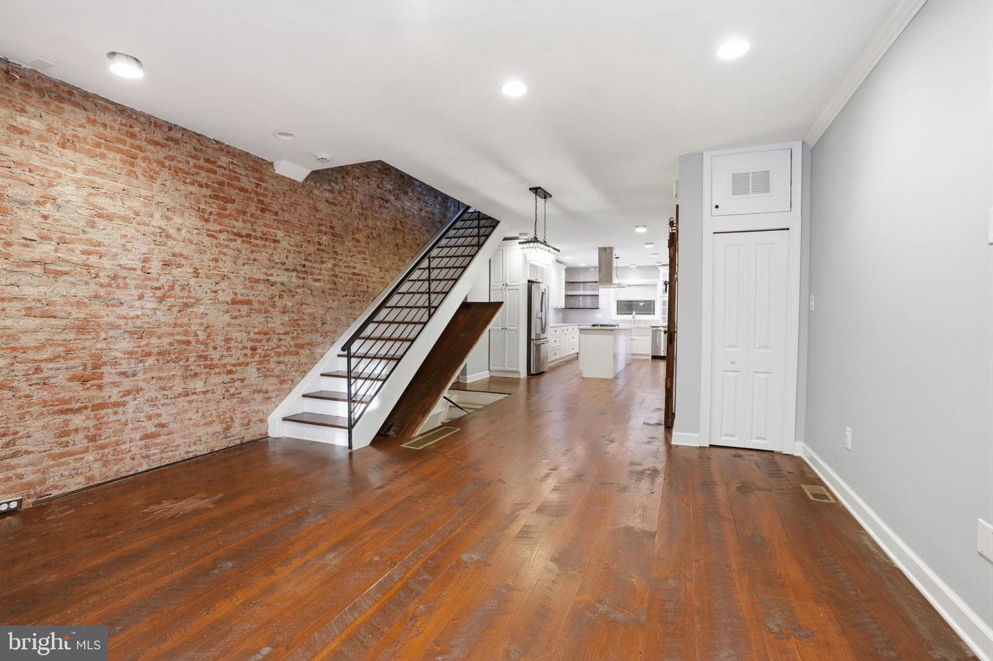 2407 Grays Ferry Avenue photo 3