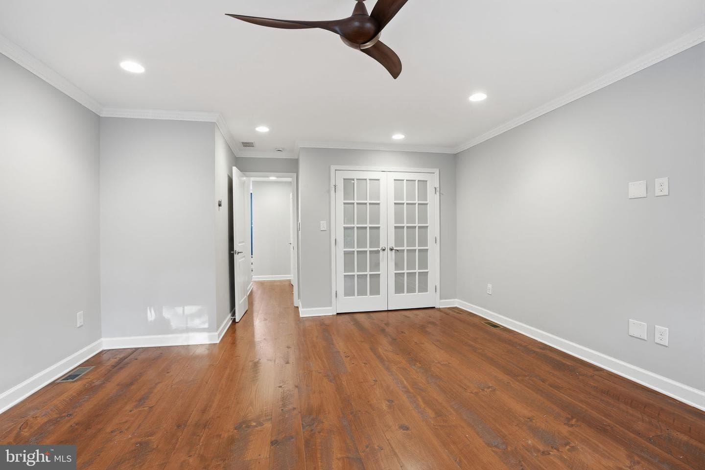 2407 Grays Ferry Avenue photo 32