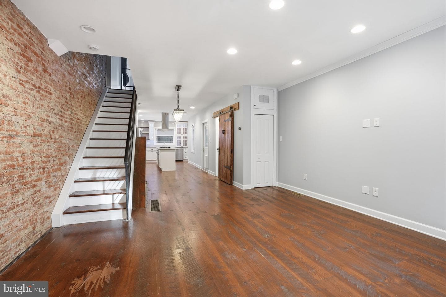 2407 Grays Ferry Avenue photo 6