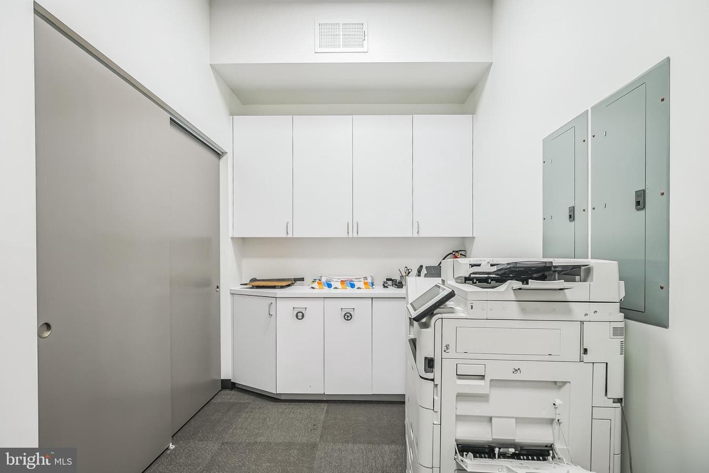 2218-20 Race Street photo 31