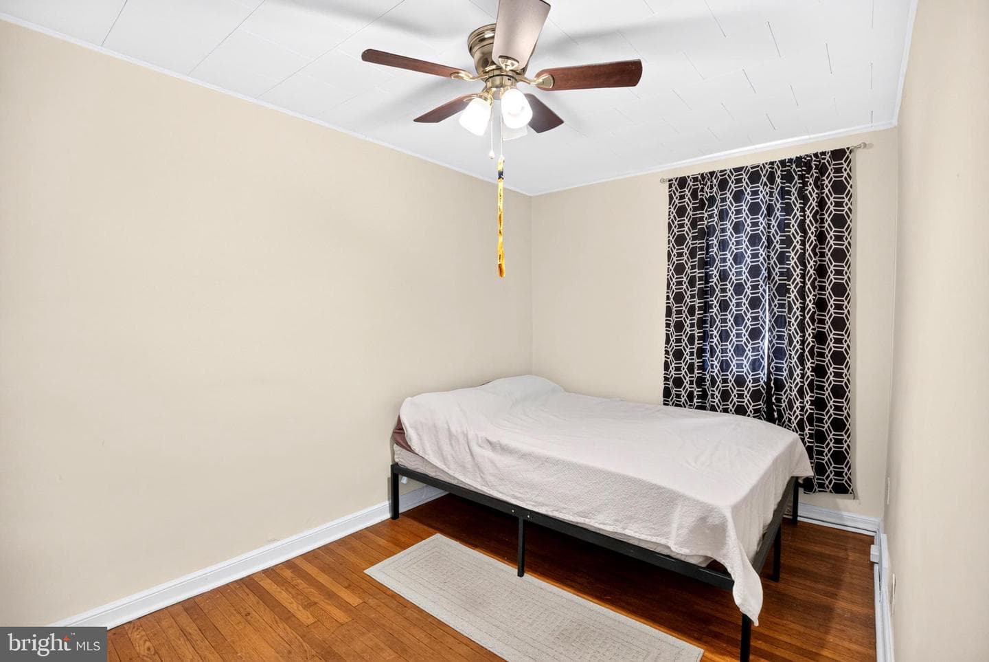 4557 Tudor Street photo 11