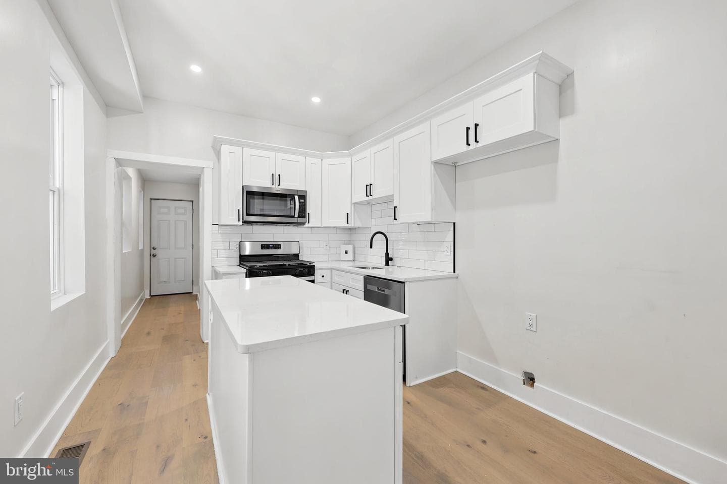 3345 Amber Street photo 6