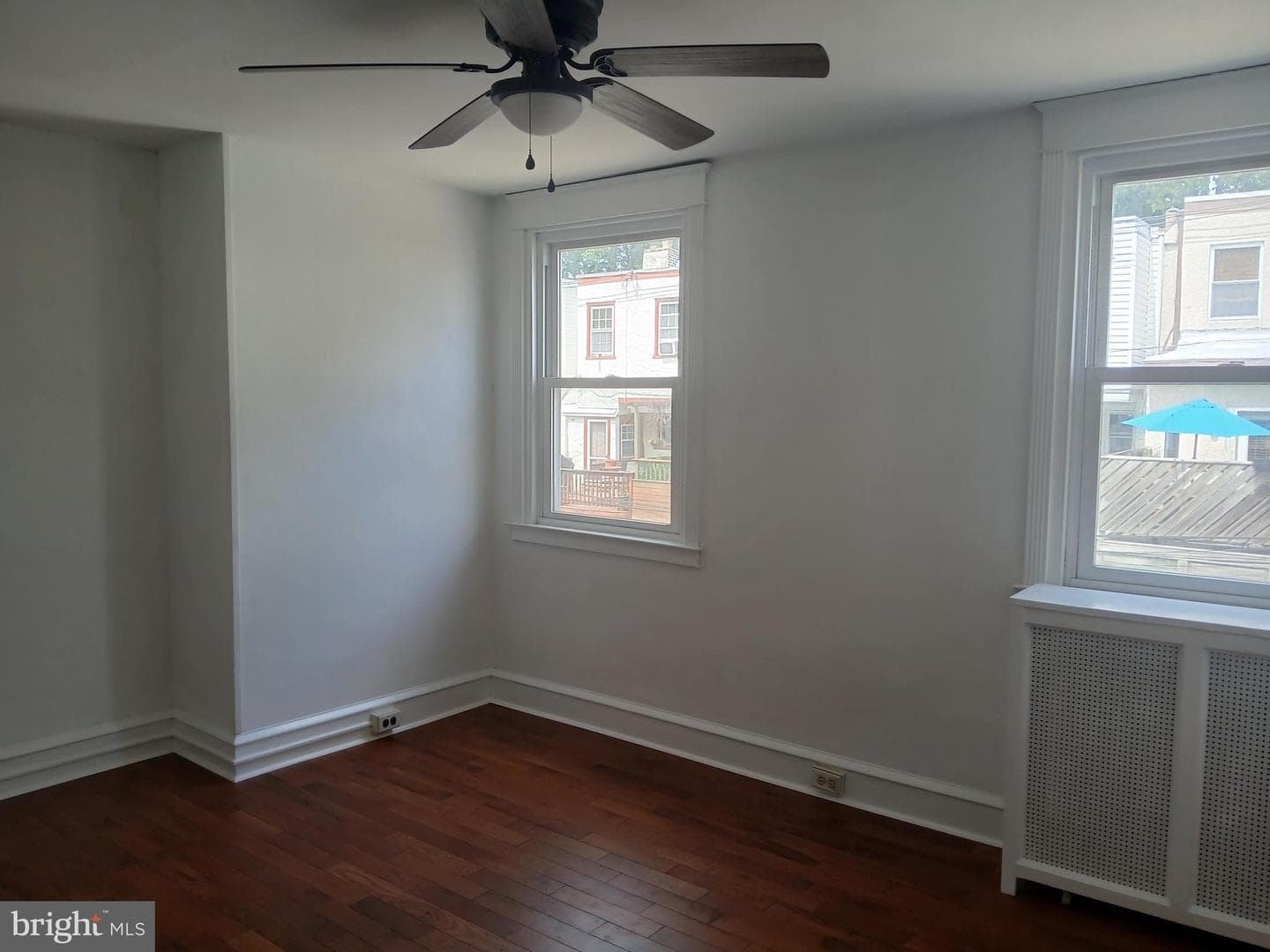 3423 Barclay Street photo 10