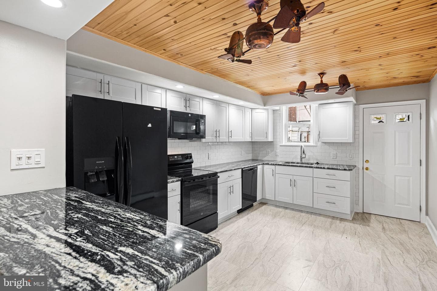2856 Mercer Street photo 10
