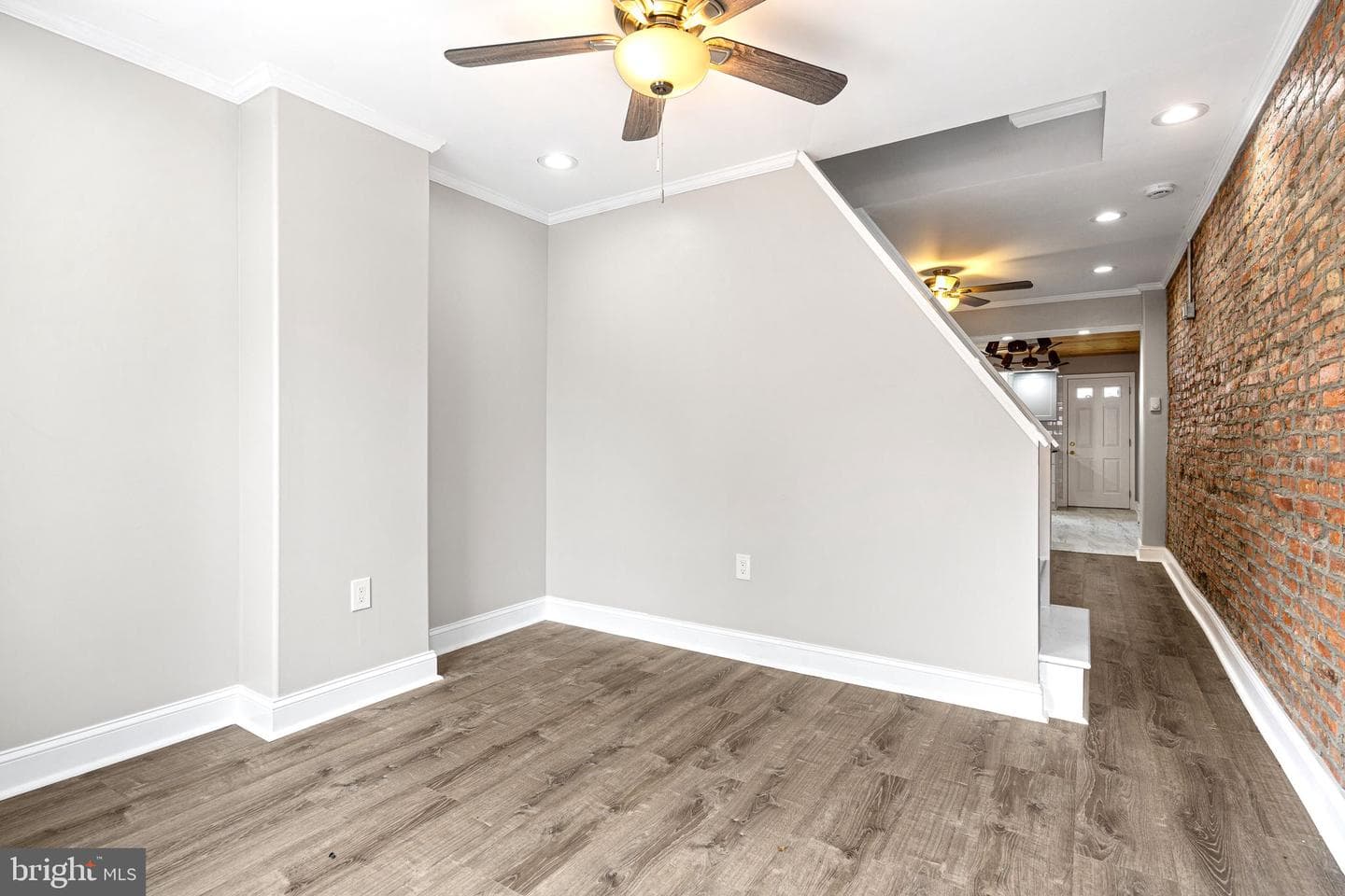 2856 Mercer Street photo 4