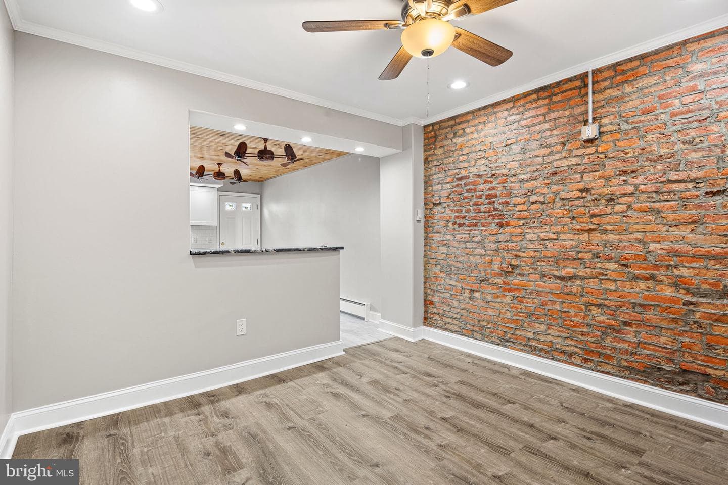 2856 Mercer Street photo 9