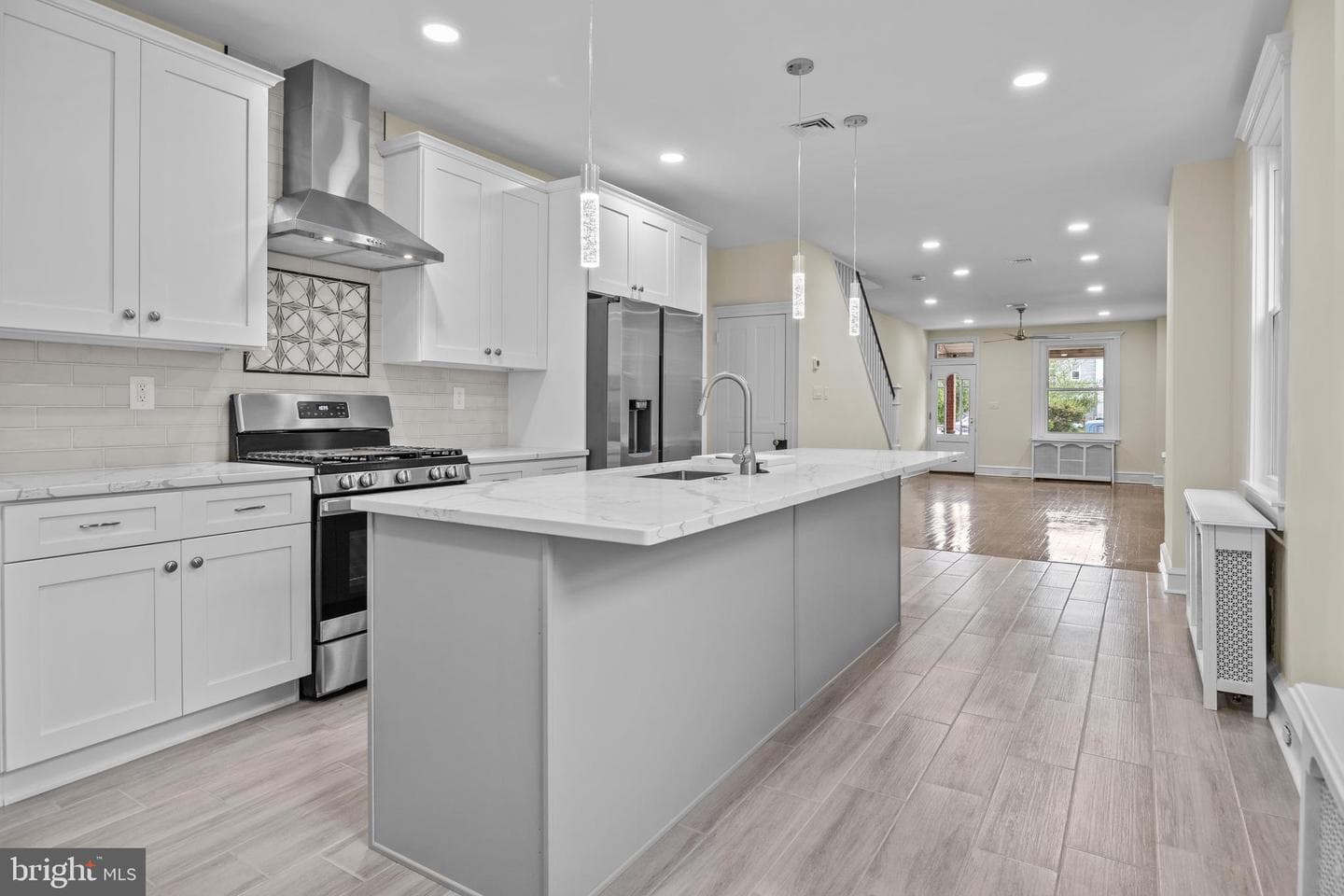 4346 E Thompson Street photo 1
